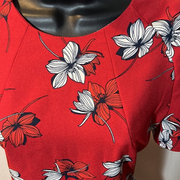 SOLD Banana Republic Red Floral Semi Bell Sleeve A-Line Dress Curved Hem - Picture 6 of 12